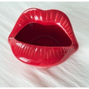 Red Ceramic Lips Bowl – Glossy Sculptural Kiss Mouth Trinket Dish Pop Art